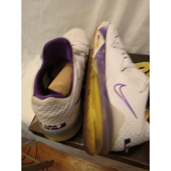 NIKE Men's 14 LEBRON XVII 17 LOW LAKERS BASKETBALL SHOES WHITE RARE CD5007-102 - Picture 3 of 6